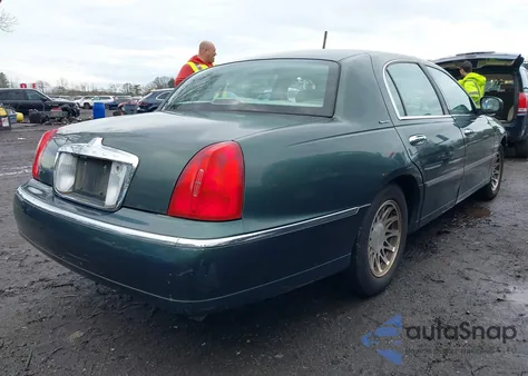 2000 Lincoln Town Car Signature from USA, damaged, VIN 1LNHM82W1YY813556